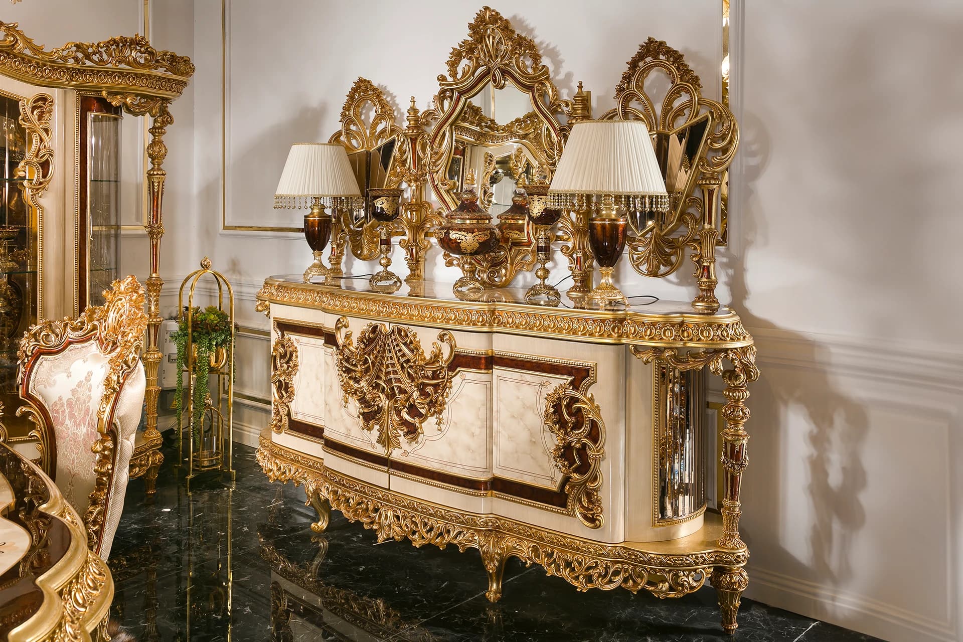 Kral Dining Room Mirrored Console